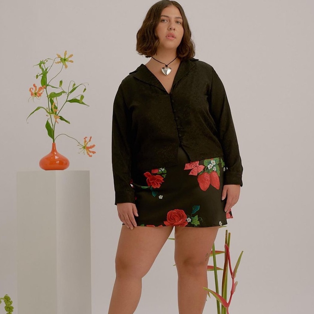 SOLD XL Lisa Says Gah mini skirt with rose and strawberry pattern